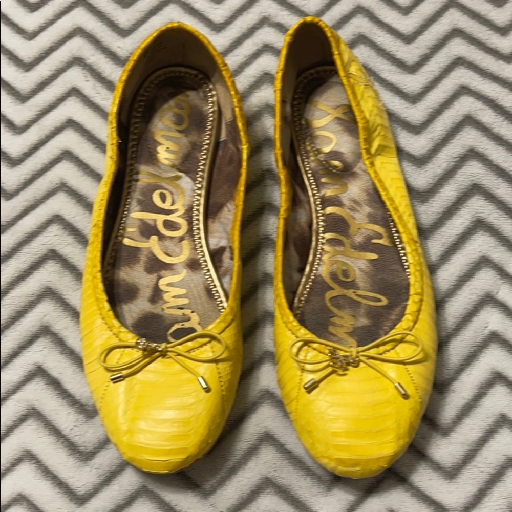 Flat shoes